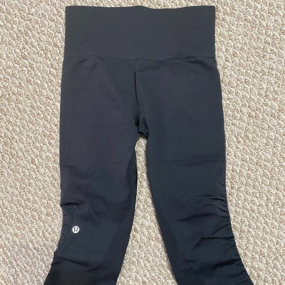 Lululemon In the Flow Crop Size 4 EUC - Picture 2 of 2